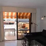 Ocean View 530 דירה